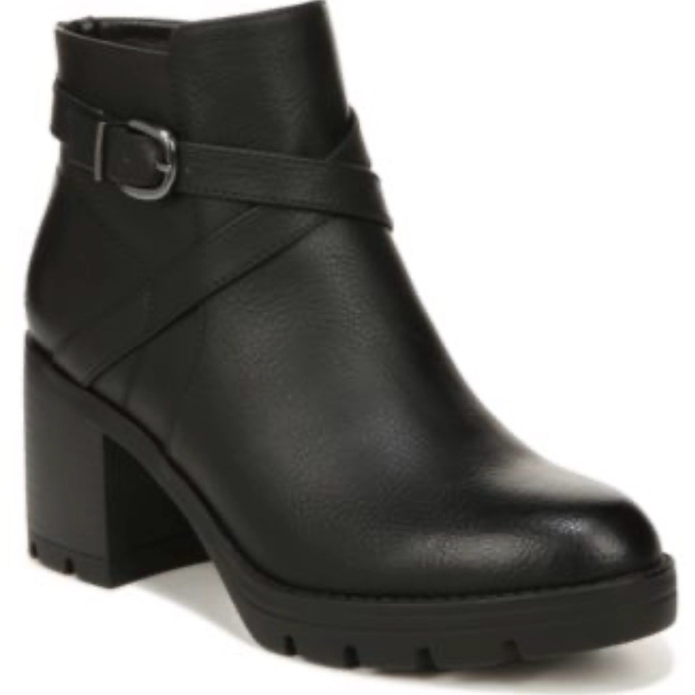 Naturalizer Madalynn Buckle Ankle Bootie